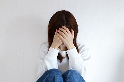 トラウマを抱える女性